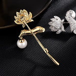 Load image into Gallery viewer, Gold Flower Brooch, Pearl CZ Elegant Brooch, Statement Brooch, Vintage Unique Brooch, Pearl Jewelry, Unique Gift, Modern Brooch, Suit Brooch
