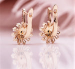 Load image into Gallery viewer, Flower Shell Pearl Earrings, Luxury Earrings, Vintage Bridal Earrings, 24k Gold Earrings, Formal Earrings, Small Pearl Earrings, Gift
