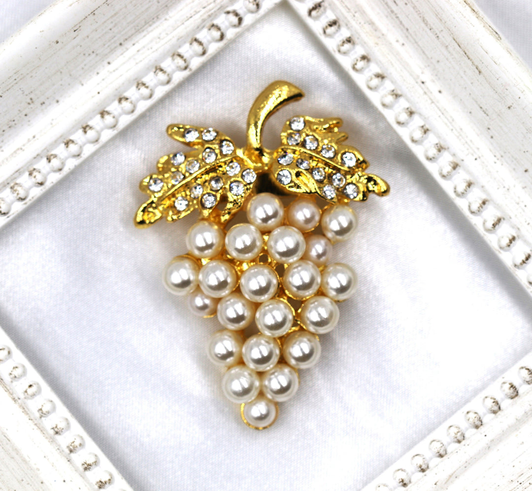 Grape Brooch, White Pearl Brooch, Statement Brooch, Elegant Brooch, Gift, Daily Jewelry, Modern Brooch, Unique Brooch, Vintage Brooch,