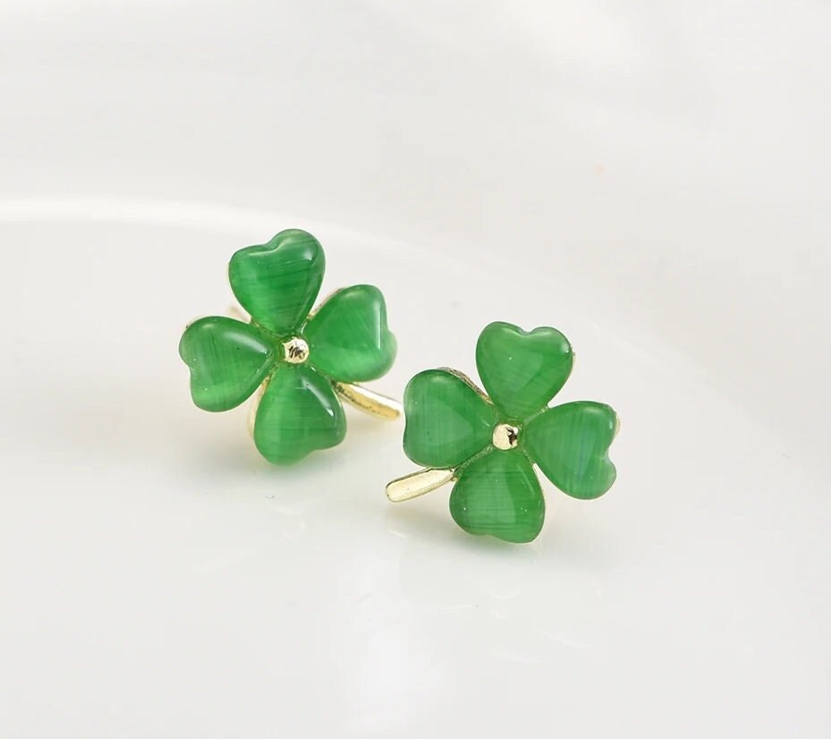 gold clover earrings